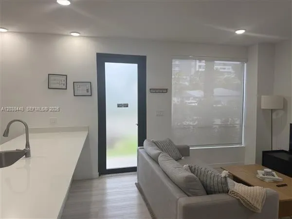Foto de propiedad en 2201 Polk Street 101, Hollywood, FL 33020 Hollywood con MLS# 