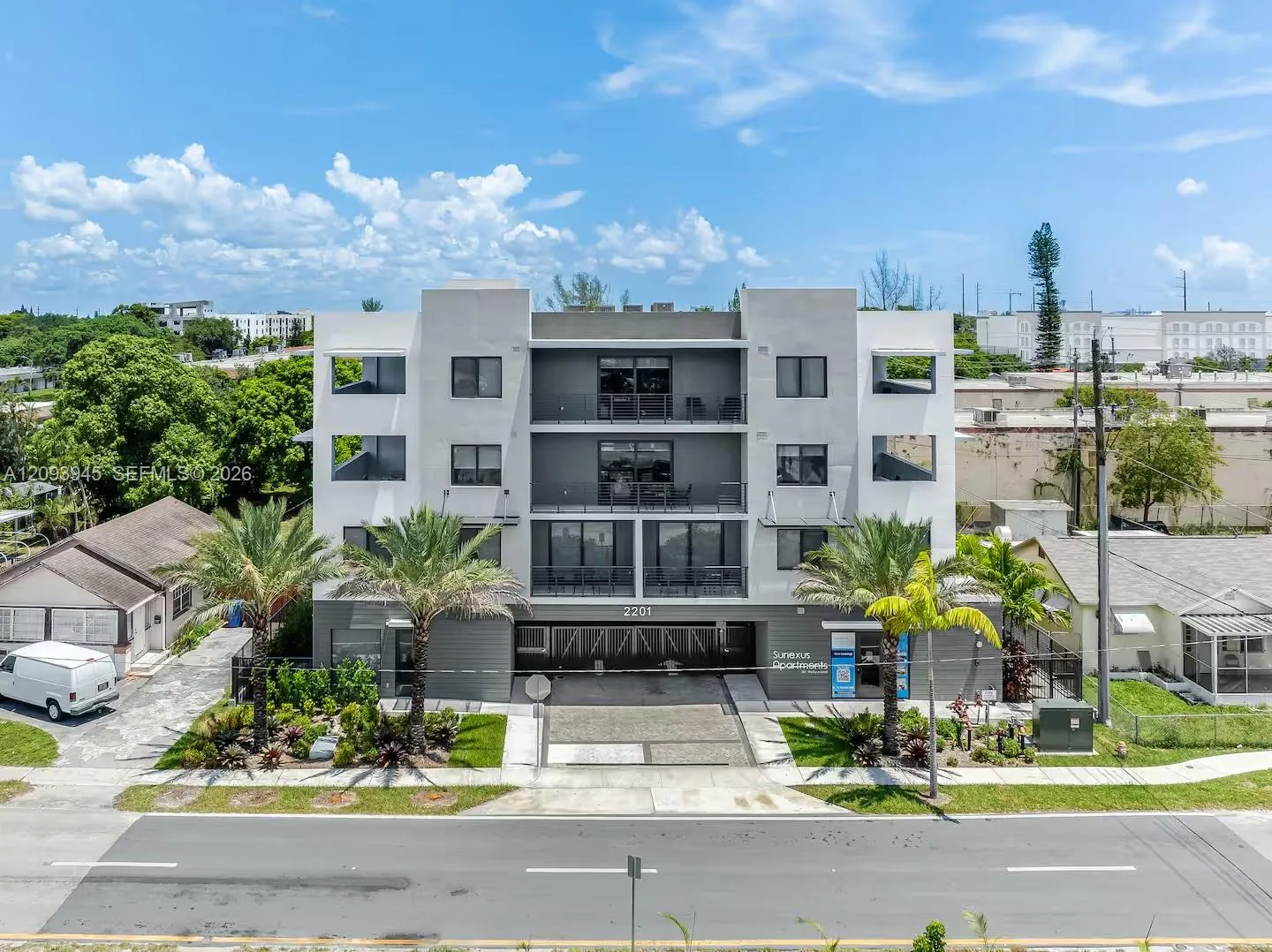 Foto de propiedad en 2201 Polk Street 308, Hollywood, FL 33020 Hollywood con MLS# 