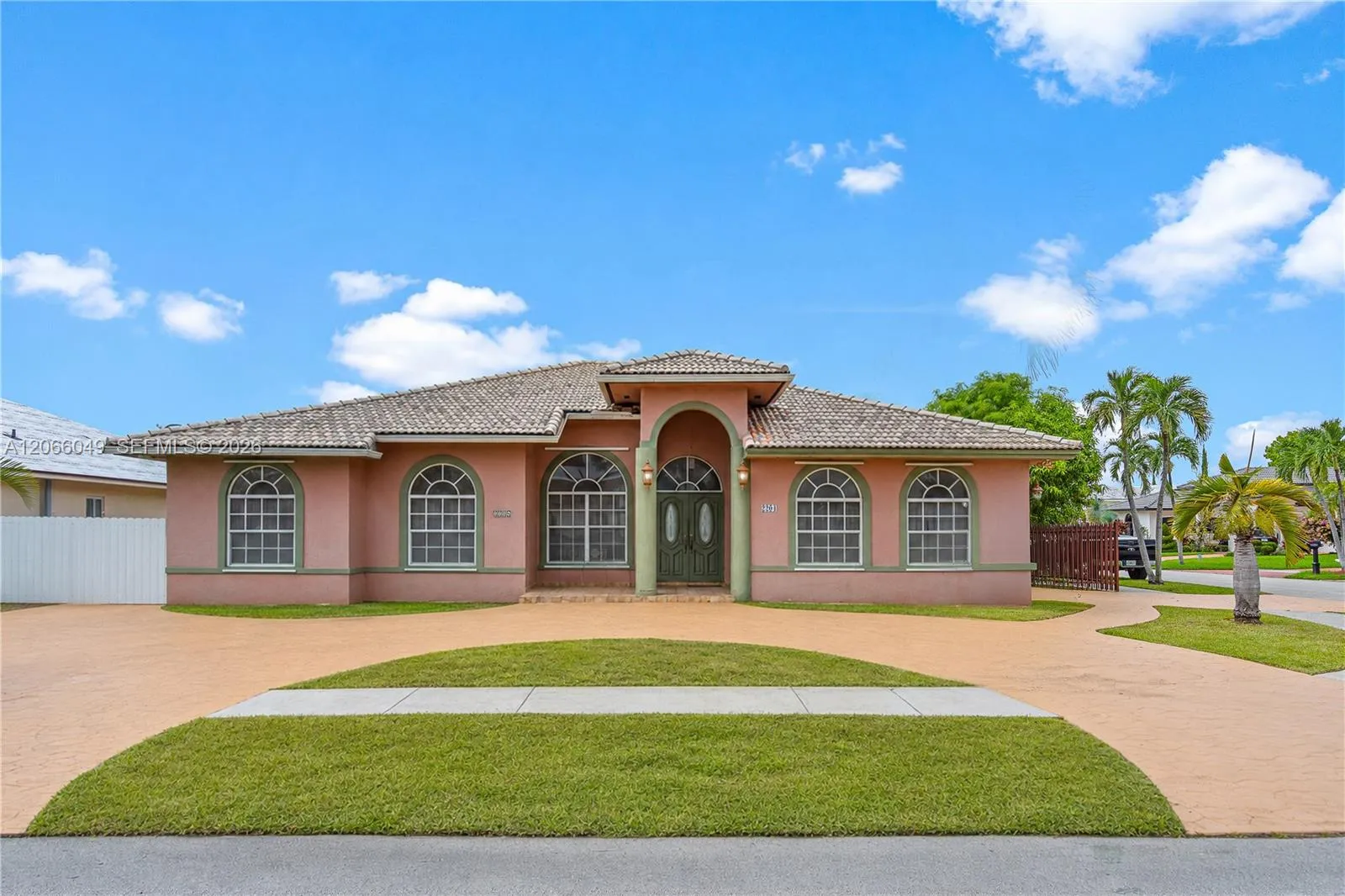 En Venta 2204 SW 142nd Court, Miami, FL 33175, Miami, FL 33175