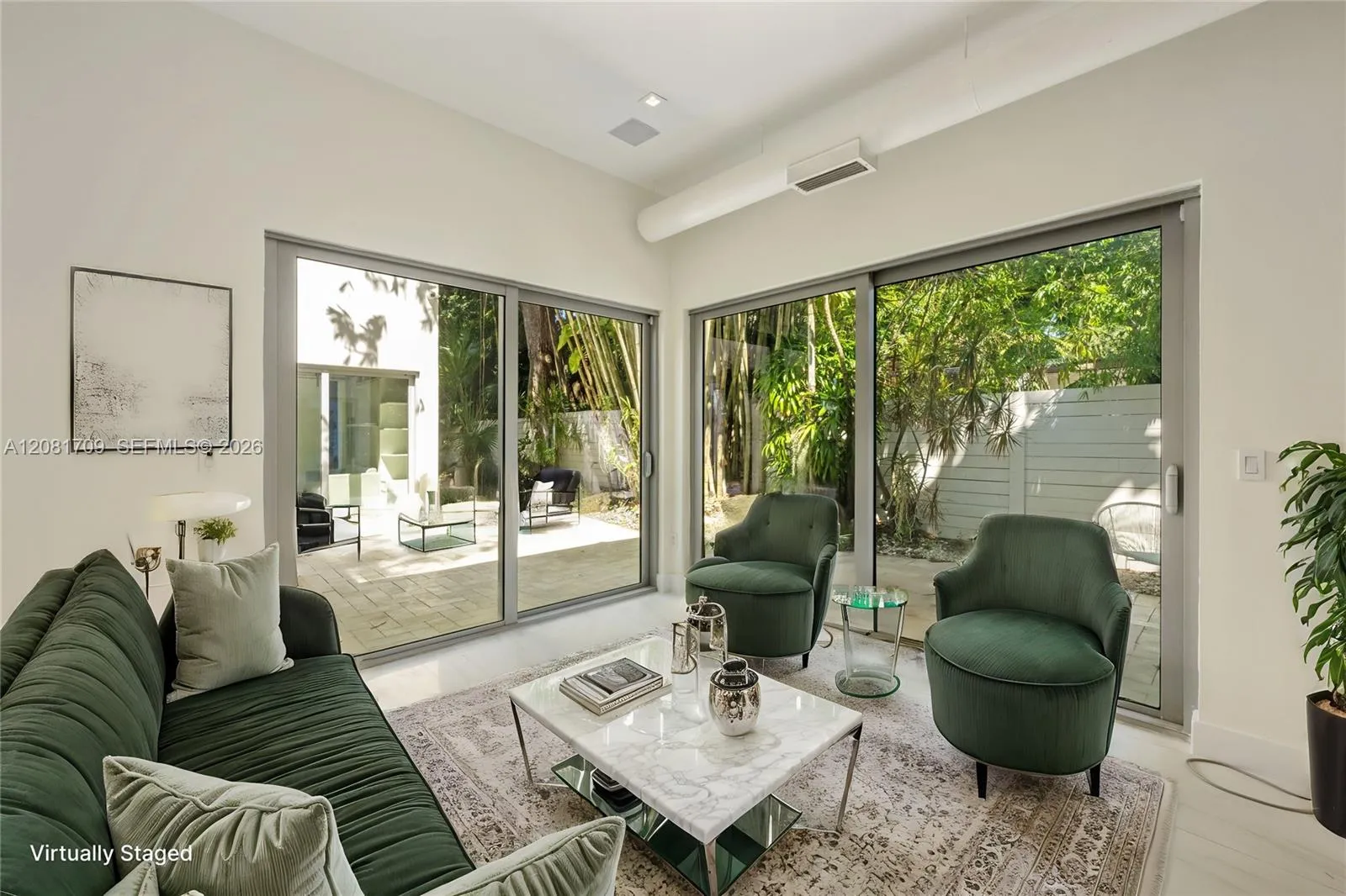 Foto de propiedad en 2205 Overbrook Street, Miami, FL 33133 Miami con MLS# 