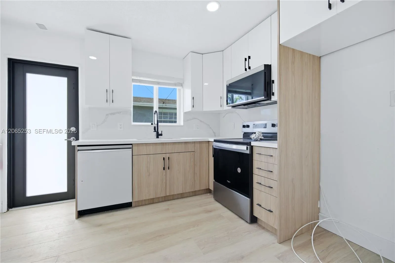 Foto de propiedad en 2209 SW 61st Avenue, Miramar, FL 33023 Miramar con MLS# 