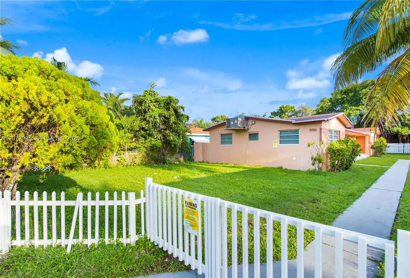 Foto de propiedad en 2209 Washington Street 2, Hollywood, FL 33020 Hollywood con MLS# 