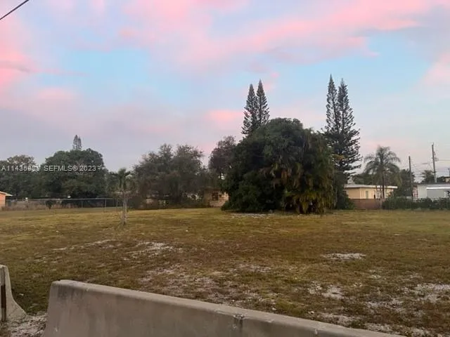 Foto de propiedad en 221-229 SE 10 Street, Hallandale Beach, FL 33009 Hallandale Beach con MLS# 