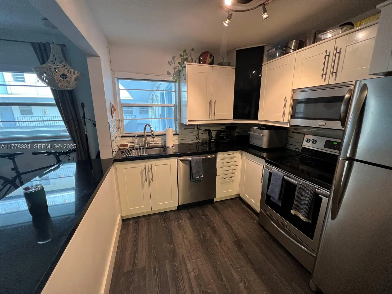 Foto de propiedad en 221 Meridian Avenue 206, Miami Beach, FL 33139 Miami Beach con MLS# 