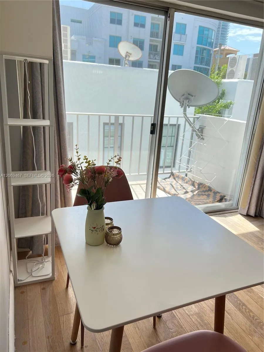 Foto de propiedad en 221 Meridian Avenue 305, Miami Beach, FL 33139 Miami Beach con MLS# 