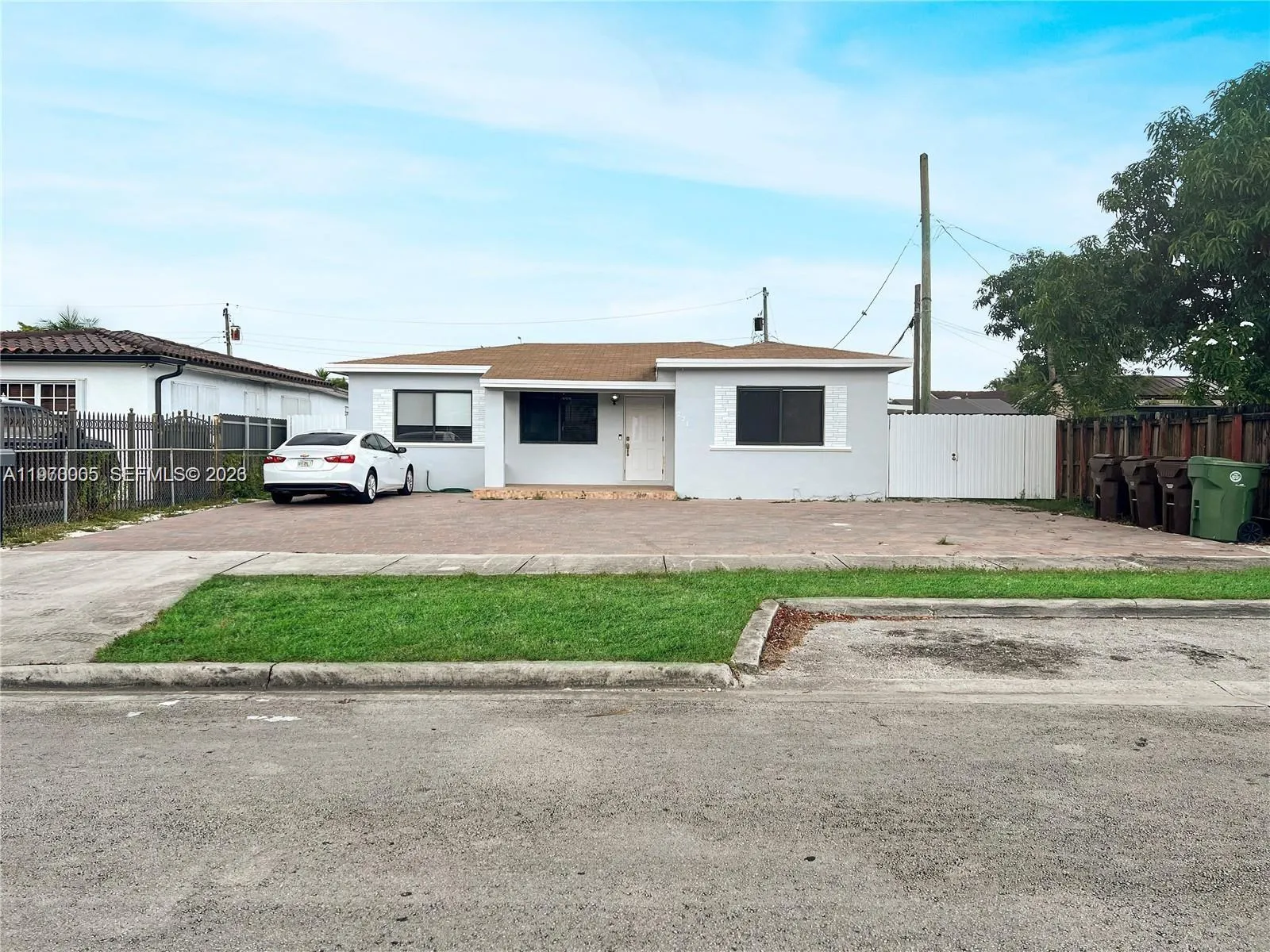 Foto de propiedad en 221 W 31st Street, Hialeah, FL 33012 Hialeah con MLS# 