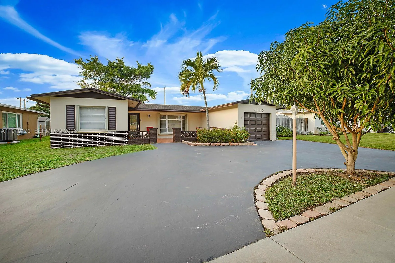 Foto de propiedad en 2210 NW 91st Terrace, Pembroke Pines, FL 33024 Pembroke Pines con MLS# 