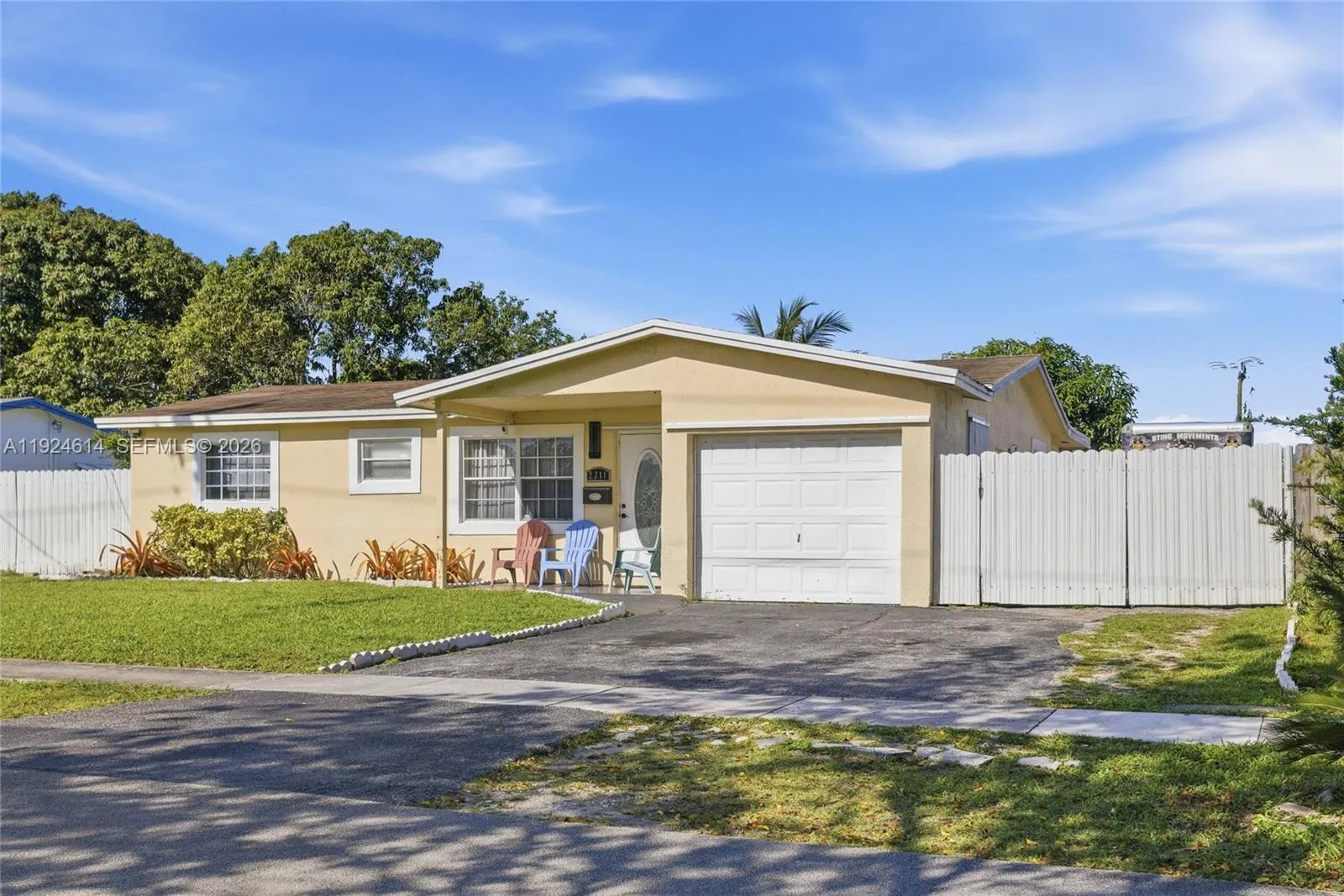Foto de propiedad en 2211 NW 46th Avenue, Lauderhill, FL 33313 Lauderhill con MLS# 