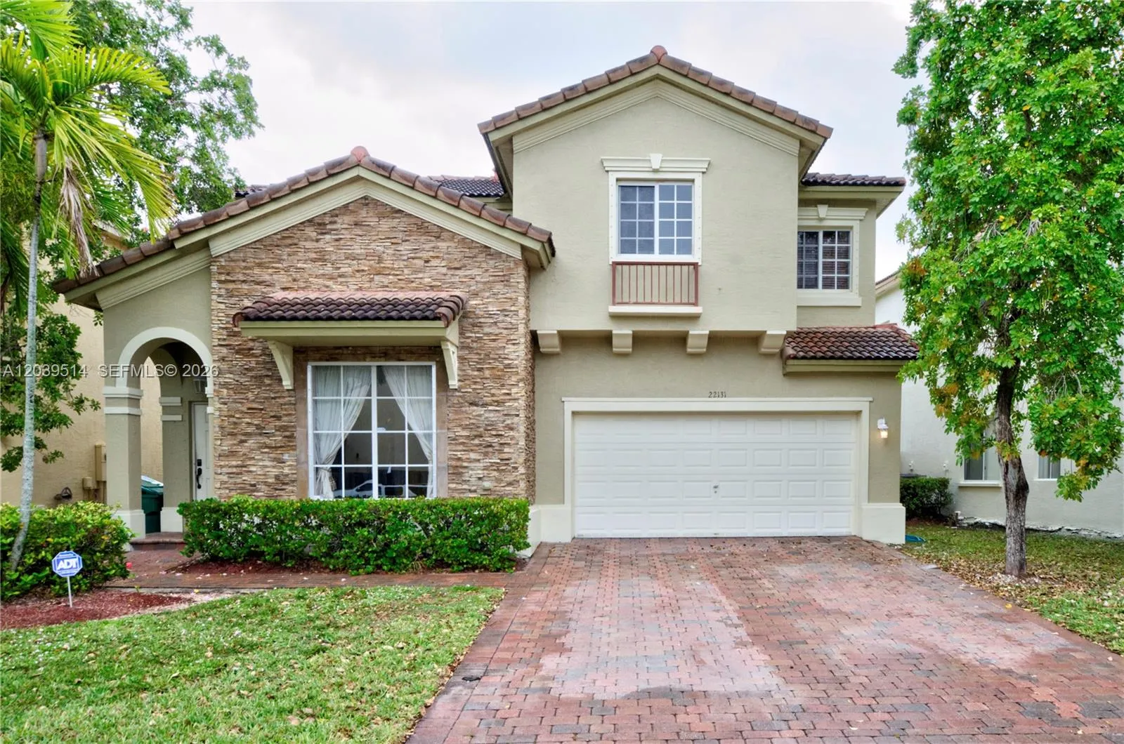 Foto de propiedad en 22131 SW 87 Place n/a, Cutler Bay, FL 33190 Cutler Bay con MLS# 