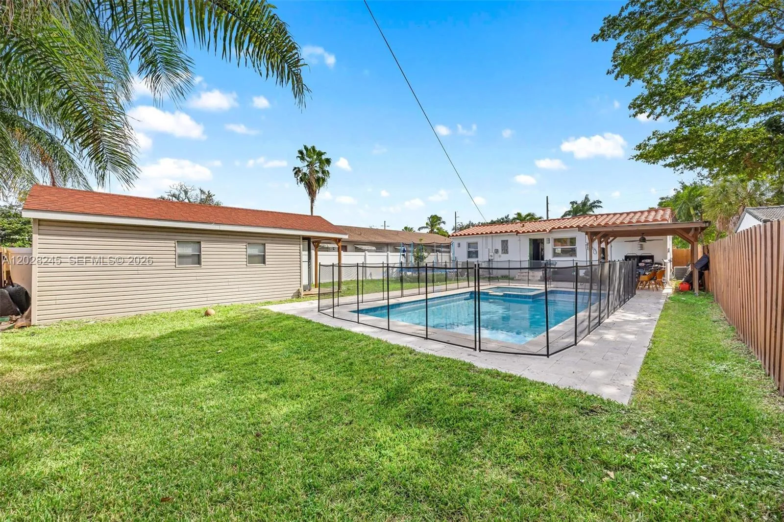 Foto de propiedad en 2215 Cleveland Street, Hollywood, FL 33020 Hollywood con MLS# 