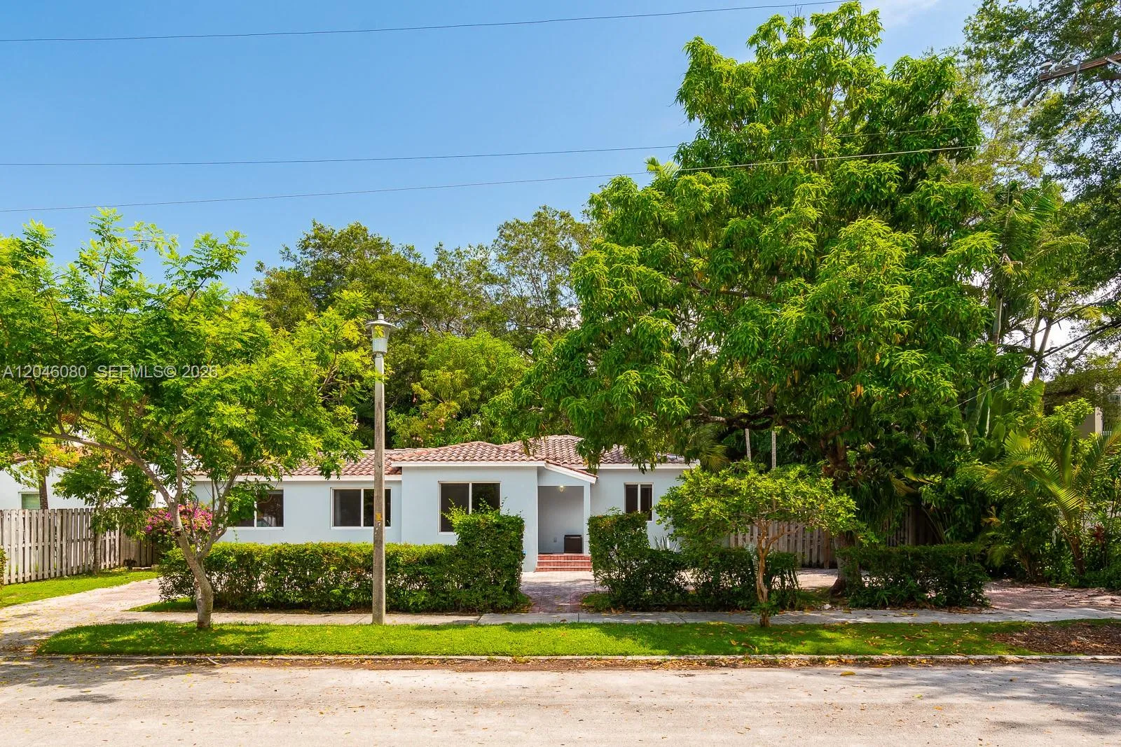 Foto de propiedad en 2215 Tequesta Lane, Miami, FL 33133 Miami con MLS# 