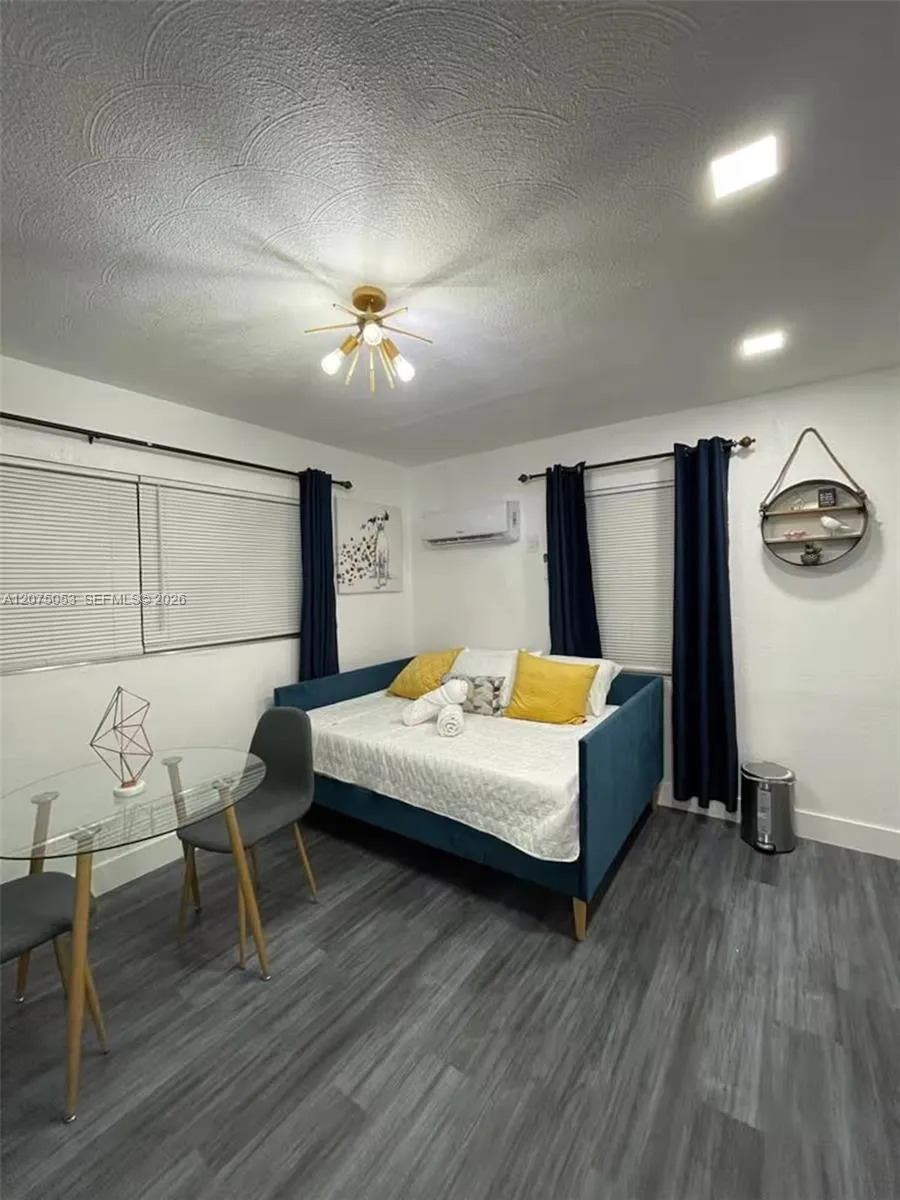 Foto de propiedad en 2216 Fillmore Street 4, Hollywood, FL 33020 Hollywood con MLS# 