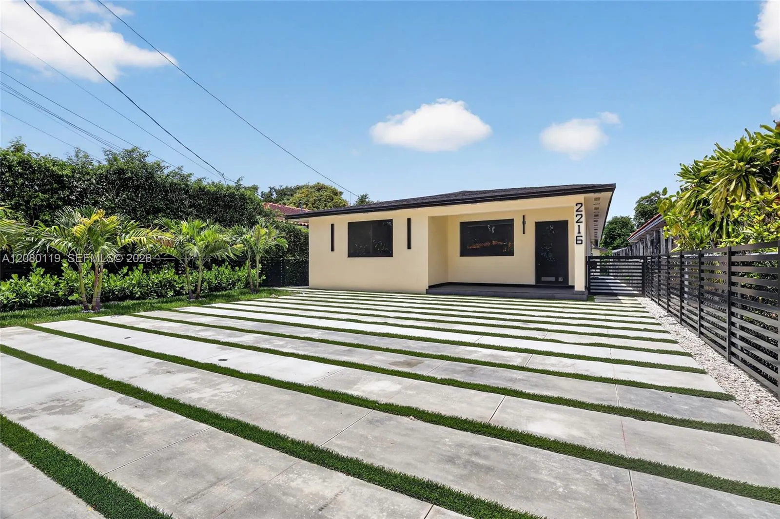 Foto de propiedad en 2216 SW 62nd Avenue 0, Miami, FL 33155 Miami con MLS# 