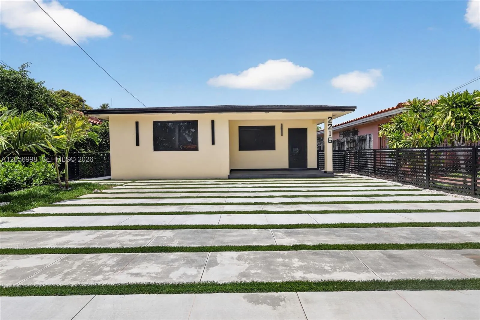 Foto de propiedad en 2216 SW 62nd Avenue, Miami, FL 33155 Miami con MLS# 