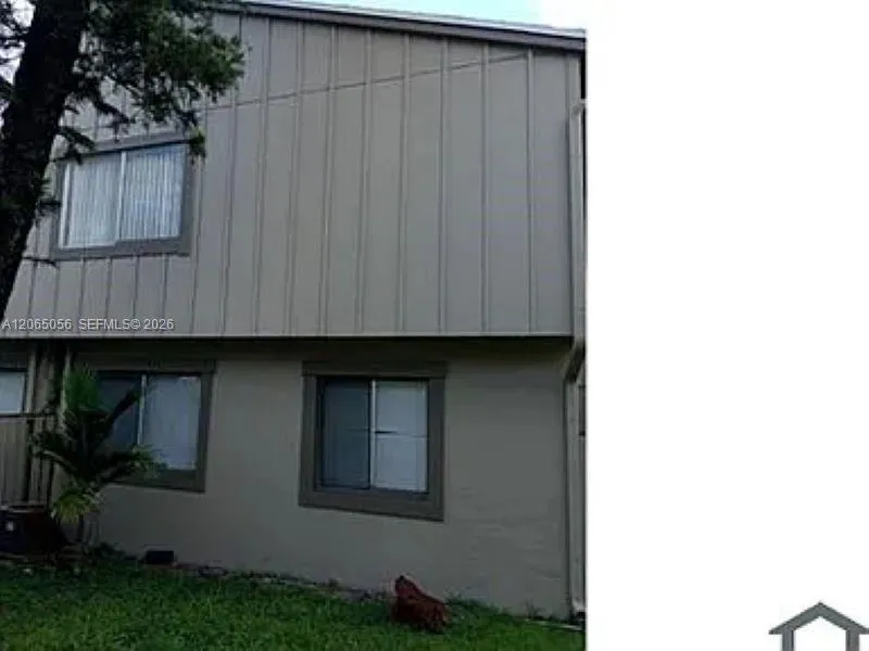 Foto de propiedad en 2219 NW 56th Avenue 2-B, Lauderhill, FL 33313 Lauderhill con MLS# 