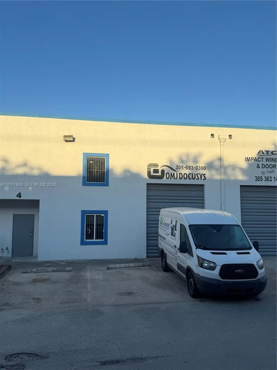 En Venta 2219 W 80th Street E-4, Hialeah, FL 33016, Hialeah, FL 33016