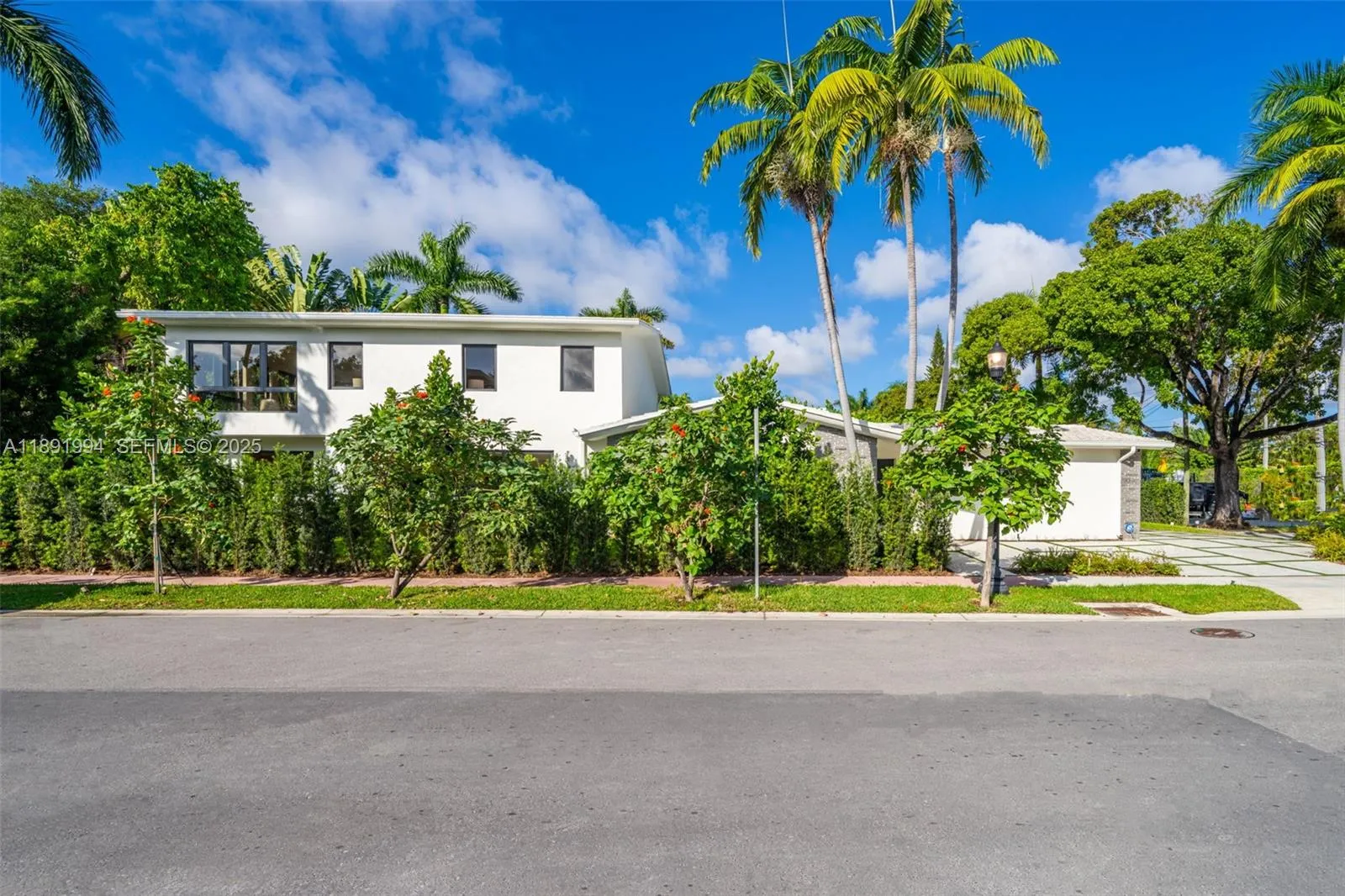 Foto de propiedad en 222 E Rivo Alto Drive, Miami Beach, FL 33139 Miami Beach con MLS# 