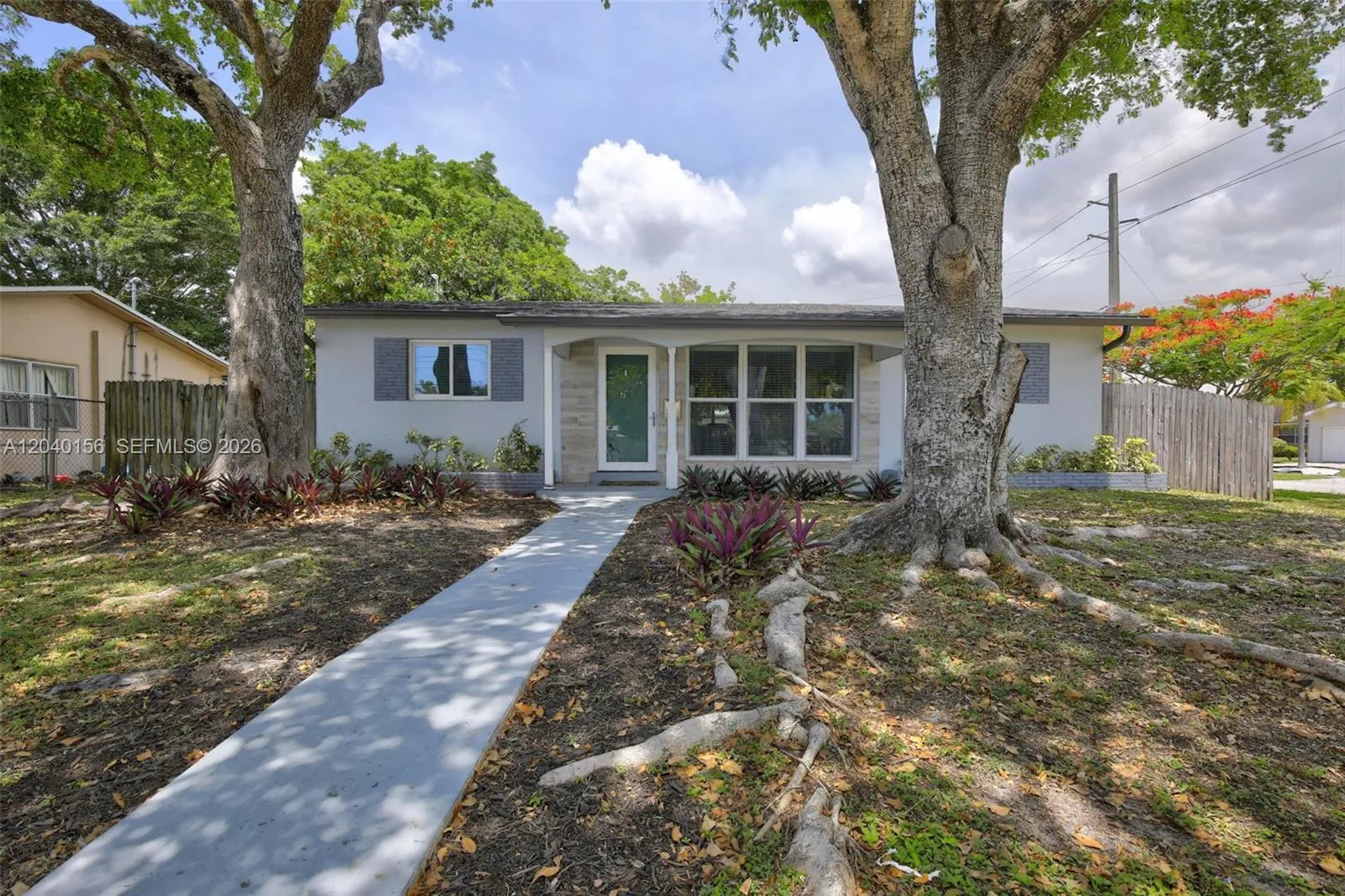 Foto de propiedad en 2220 N 40th Avenue, Hollywood, FL 33021 Hollywood con MLS# 