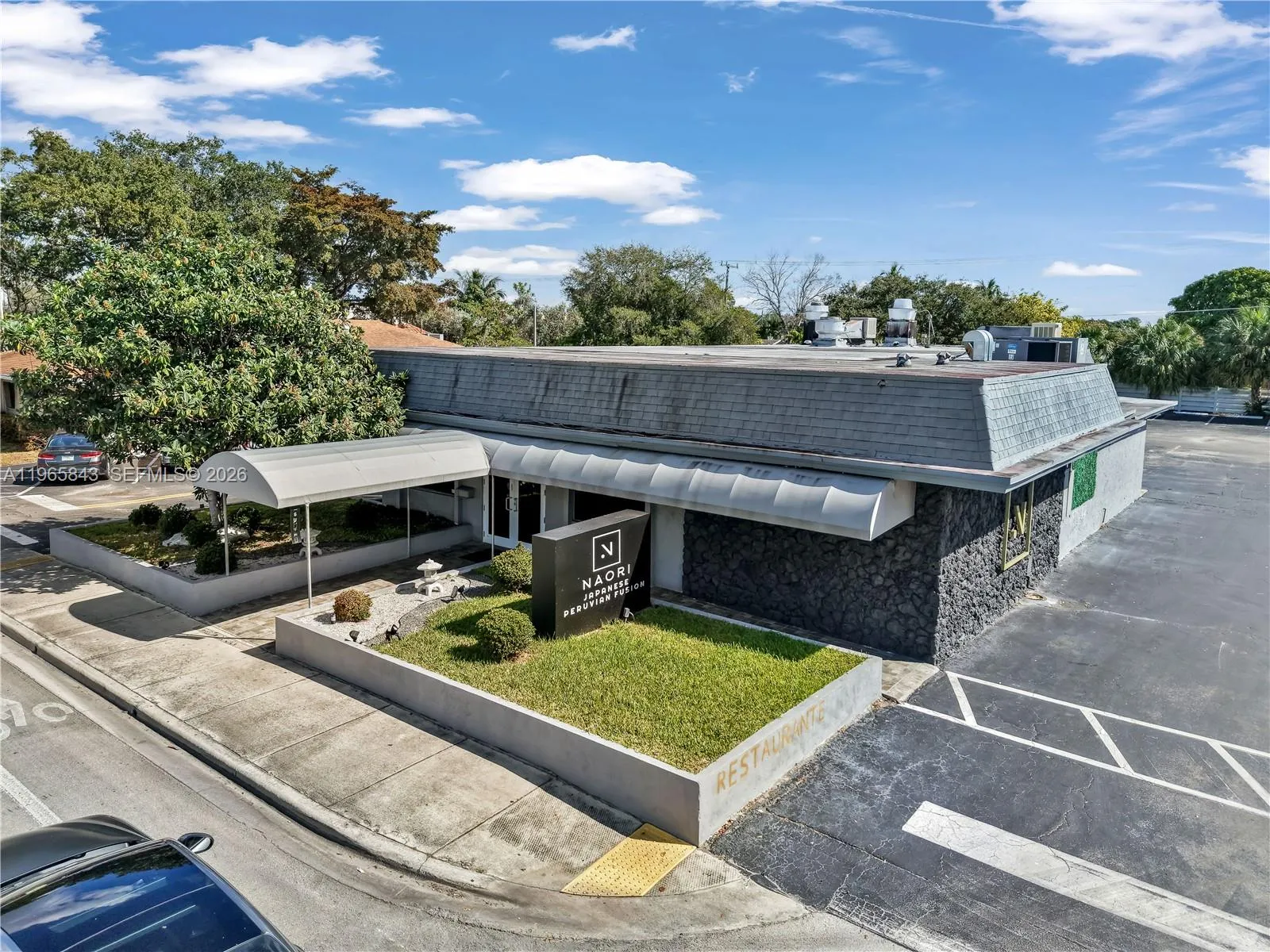Foto de propiedad en 2220 N University Drive, Sunrise, FL 33322 Sunrise con MLS# 