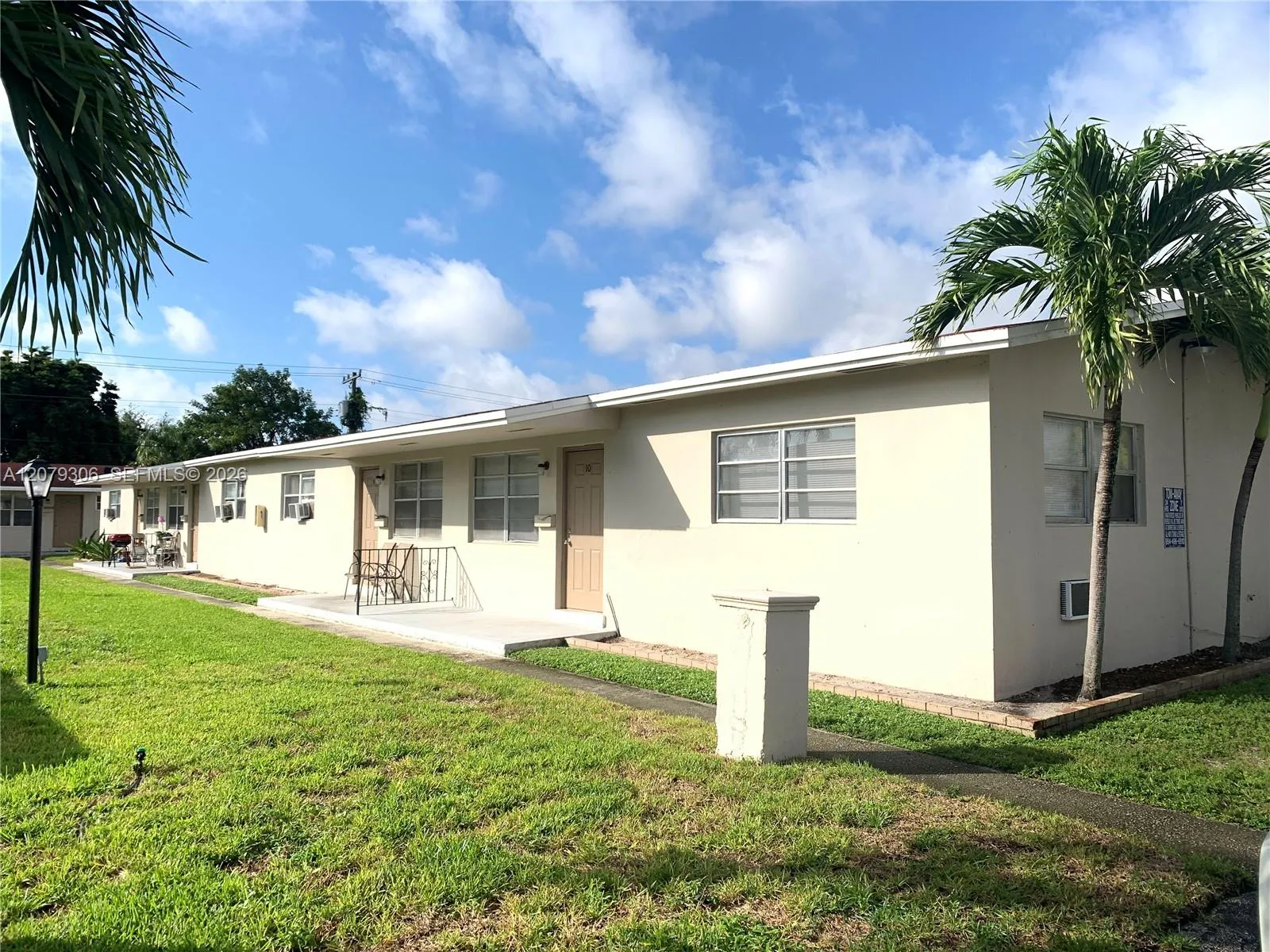 Foto de propiedad en 2220 Pierce Street 10, Hollywood, FL 33020 Hollywood con MLS# 