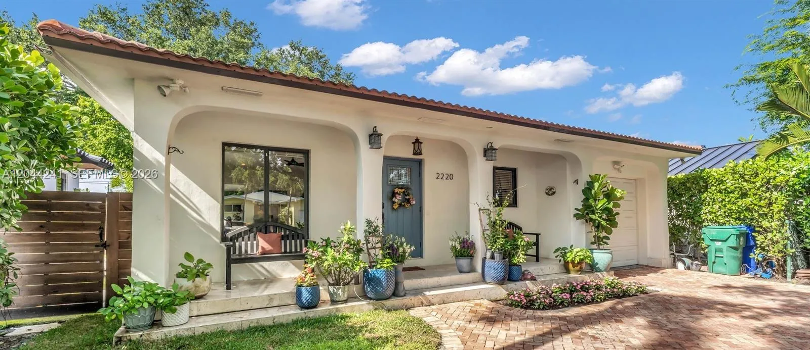 Foto de propiedad en 2220 SW 25th Street, Miami, FL 33133 Miami con MLS# 