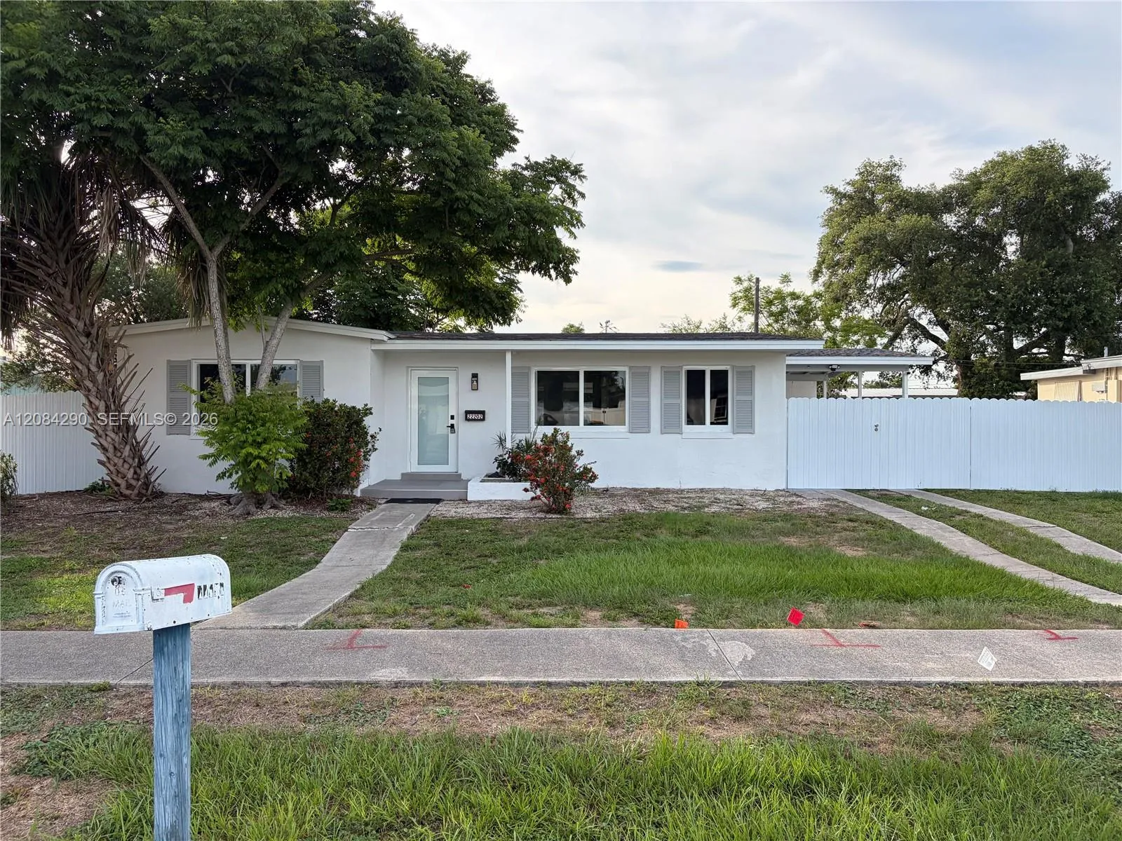 Foto de propiedad en 22202 Belinda Avenue 0, FL 33952  con MLS# 