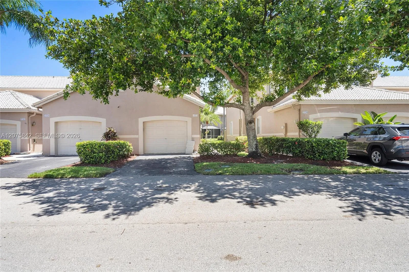 Foto de propiedad en 2224 Salerno Circle, Weston, FL 33327 Weston con MLS# 