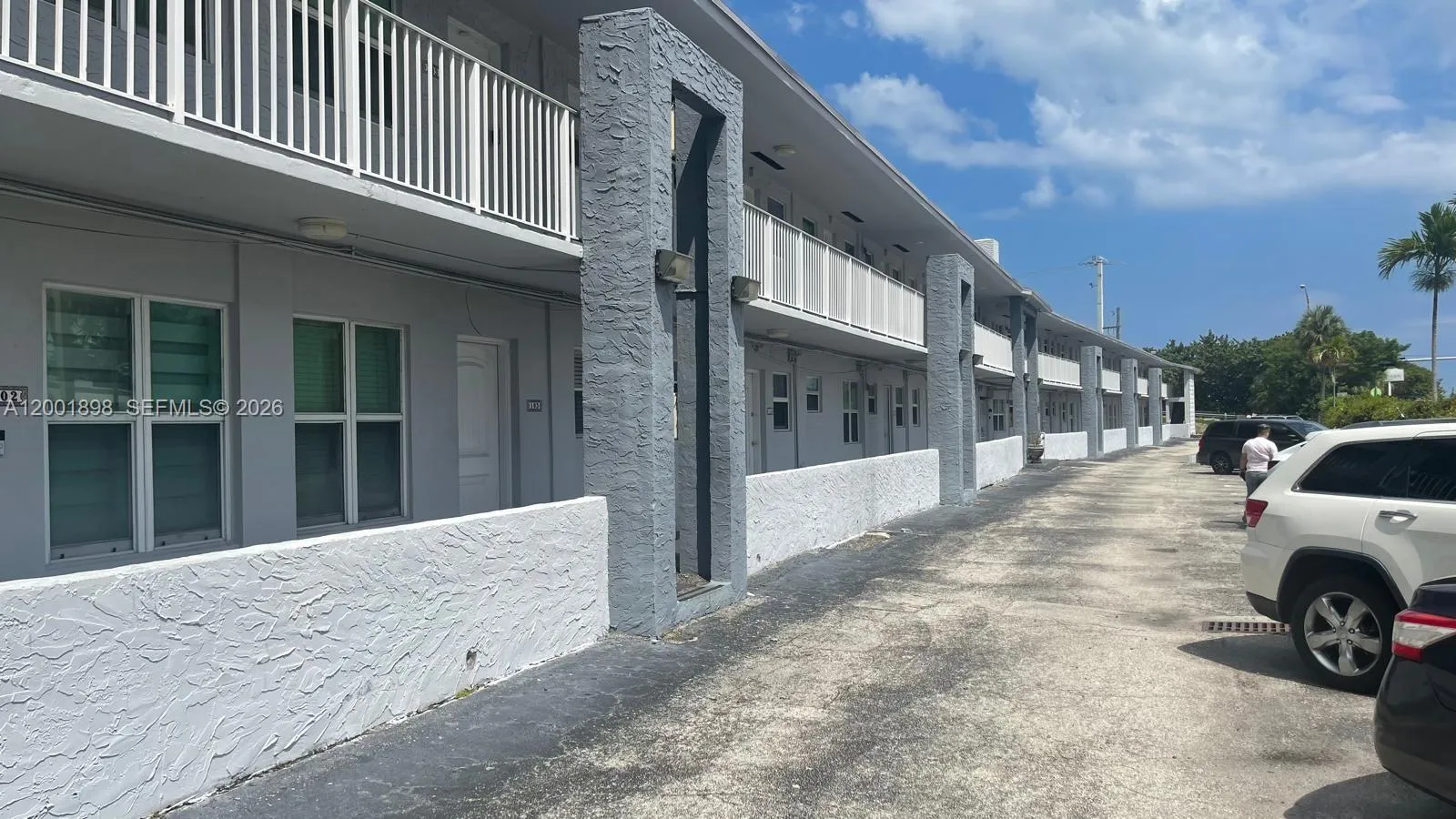 Foto de propiedad en 2225 NE 123rd Street 204, North Miami, FL 33181 North Miami con MLS# 