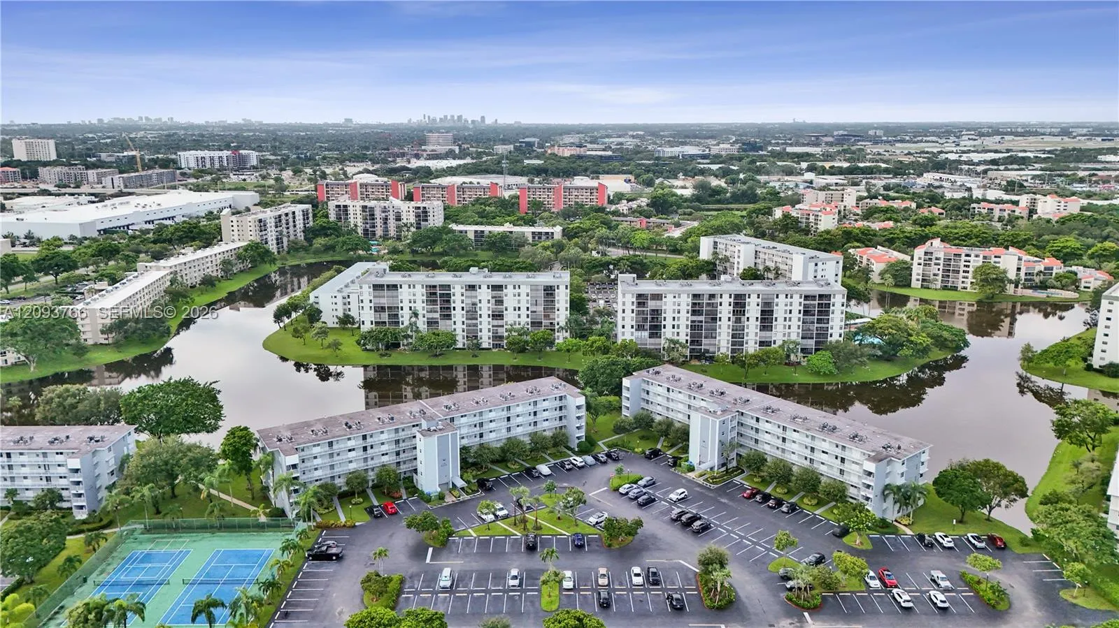 En Venta 2226 N Cypress Bend Drive 408, Pompano Beach, FL 33069, Pompano Beach, FL 33069