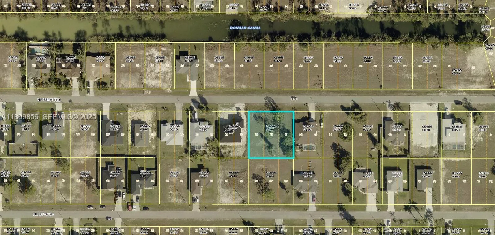 Foto de propiedad en 2226 NE 35th Terrace, Cape Coral, FL 33909 Cape Coral con MLS# 