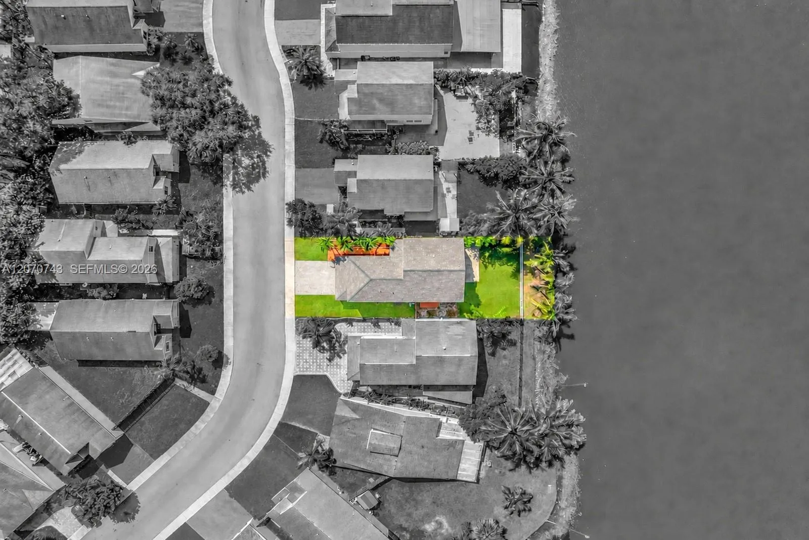 Foto de propiedad en 223 SW 159th Way, Sunrise, FL 33326 Sunrise con MLS# 