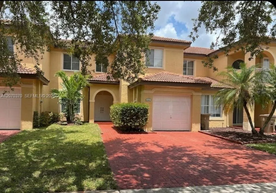 Foto de propiedad en 223 SW Maple Terrace, Davie, FL 33325 Davie con MLS# 