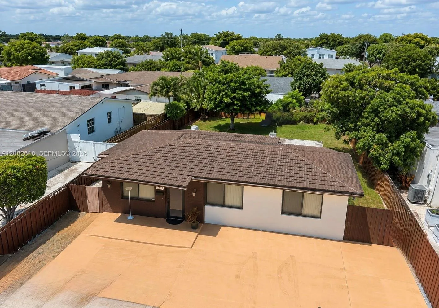 Foto de propiedad en 2233 SW 16th Street, Miami, FL 33145 Miami con MLS# 