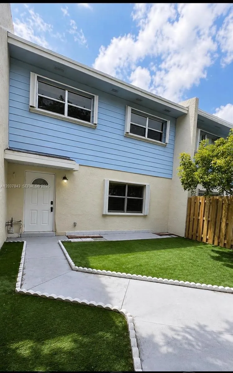 Foto de propiedad en 22330 SW 103rd Court 0, Cutler Bay, FL 33190 Cutler Bay con MLS# 
