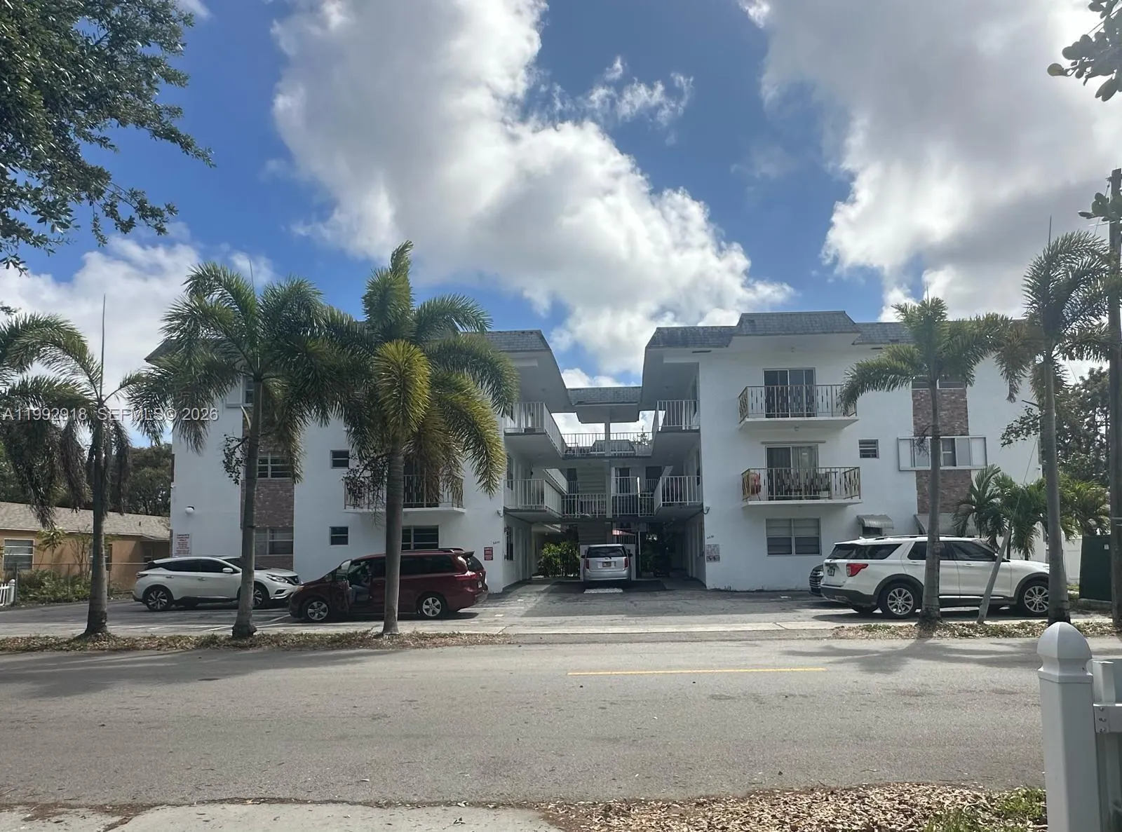 Vendido 2238 Monroe Street 111, Hollywood, FL 33020, Hollywood, FL 33020