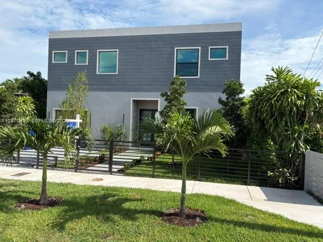 En Venta 2239 SW 14th Street, Miami, FL 33145, Miami, FL 33145