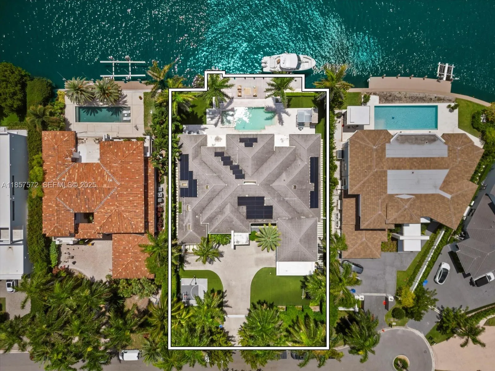 Foto de propiedad en 224 S Island, Golden Beach, FL 33160 Golden Beach con MLS# 
