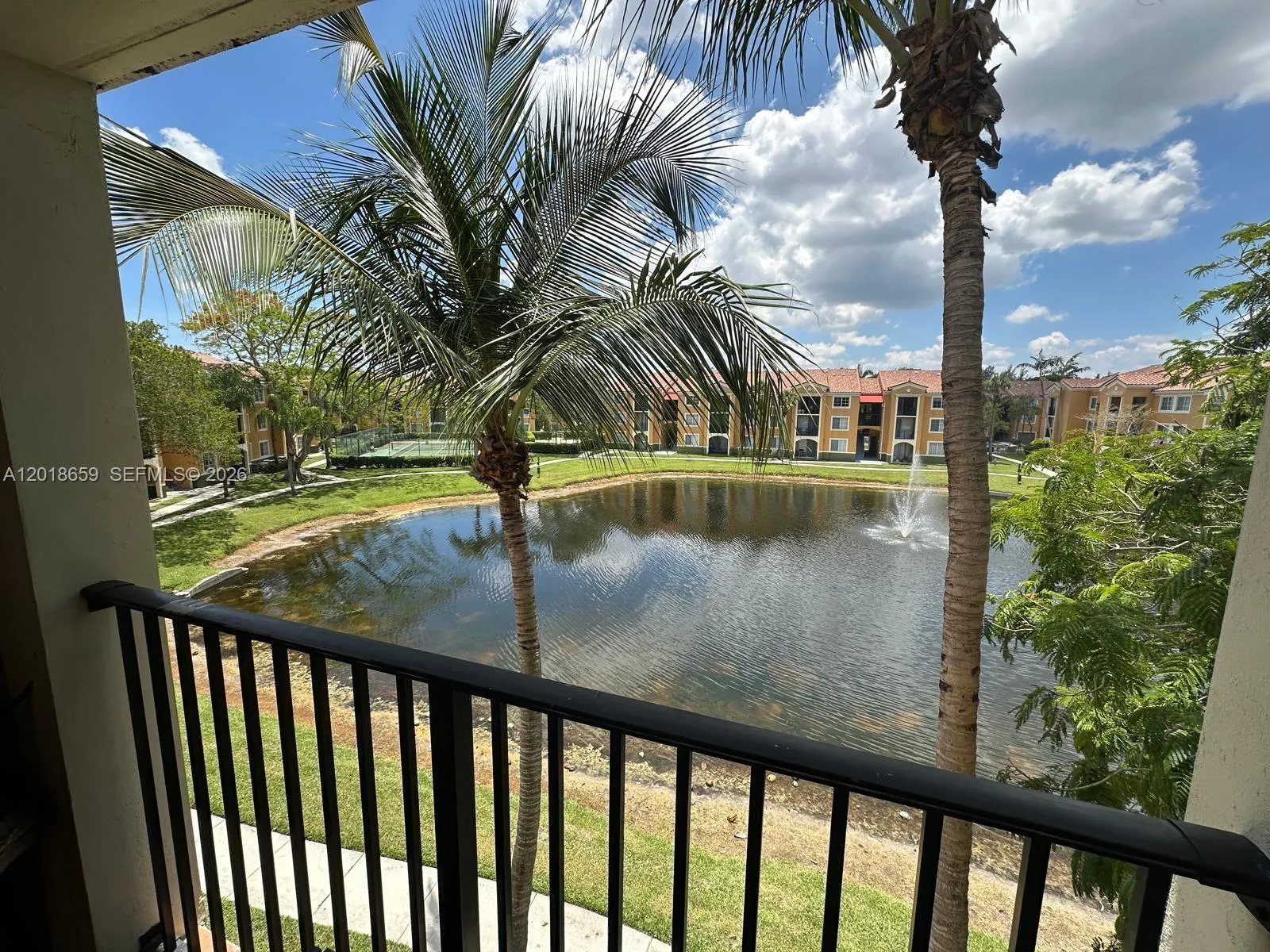 Foto de propiedad en 2240 E Preserve Way 308, Miramar, FL 33025 Miramar con MLS# 