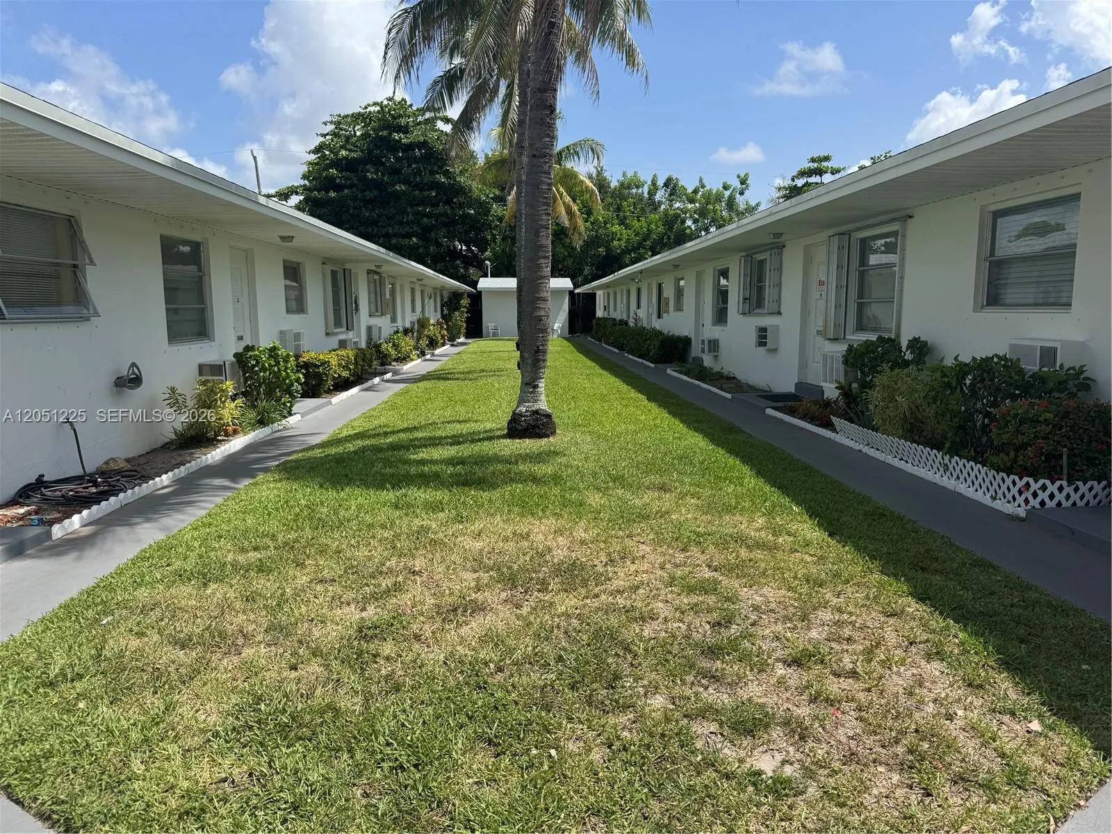 Foto de propiedad en 2241 Monroe Street 8, Hollywood, FL 33020 Hollywood con MLS# 