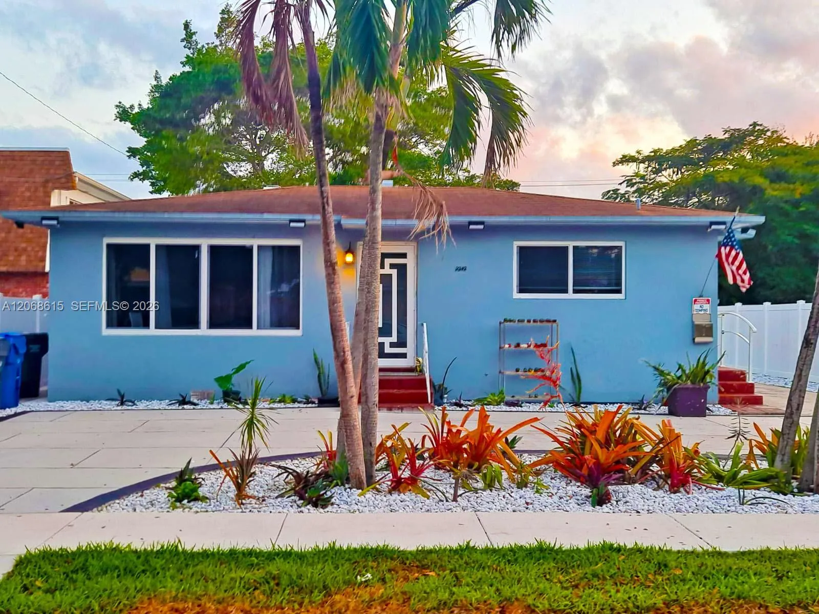 Foto de propiedad en 2242 Polk Street, Hollywood, FL 33020 Hollywood con MLS# 