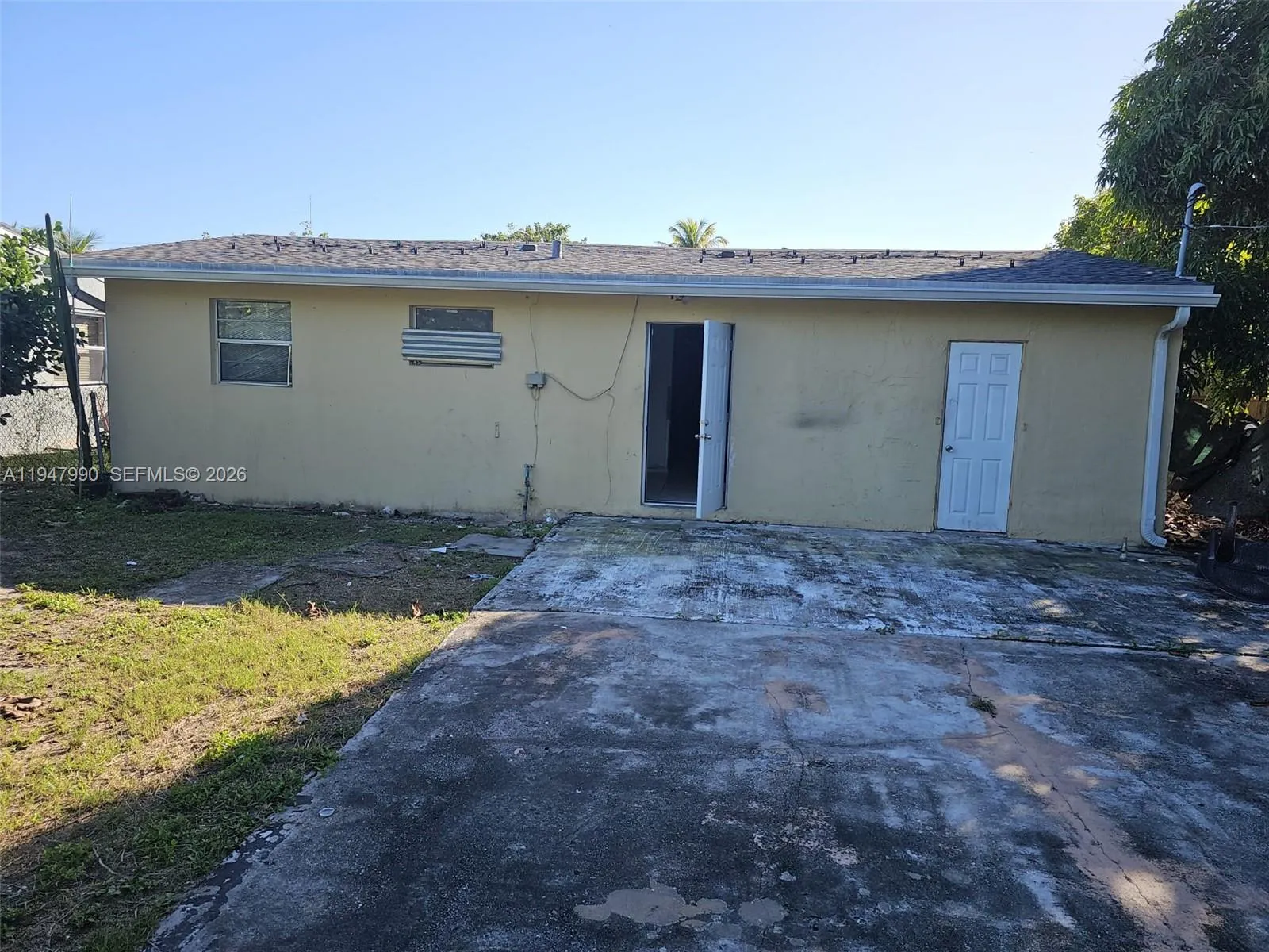 Foto de propiedad en 2243 Mayo Street, Hollywood, FL 33020 Hollywood con MLS# 