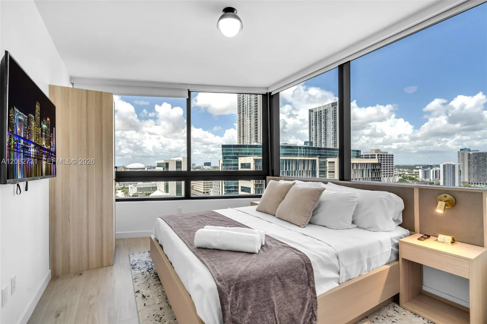 Foto de propiedad en 225 N Miami Avenue 2002, Miami, FL 33128 Miami con MLS# 