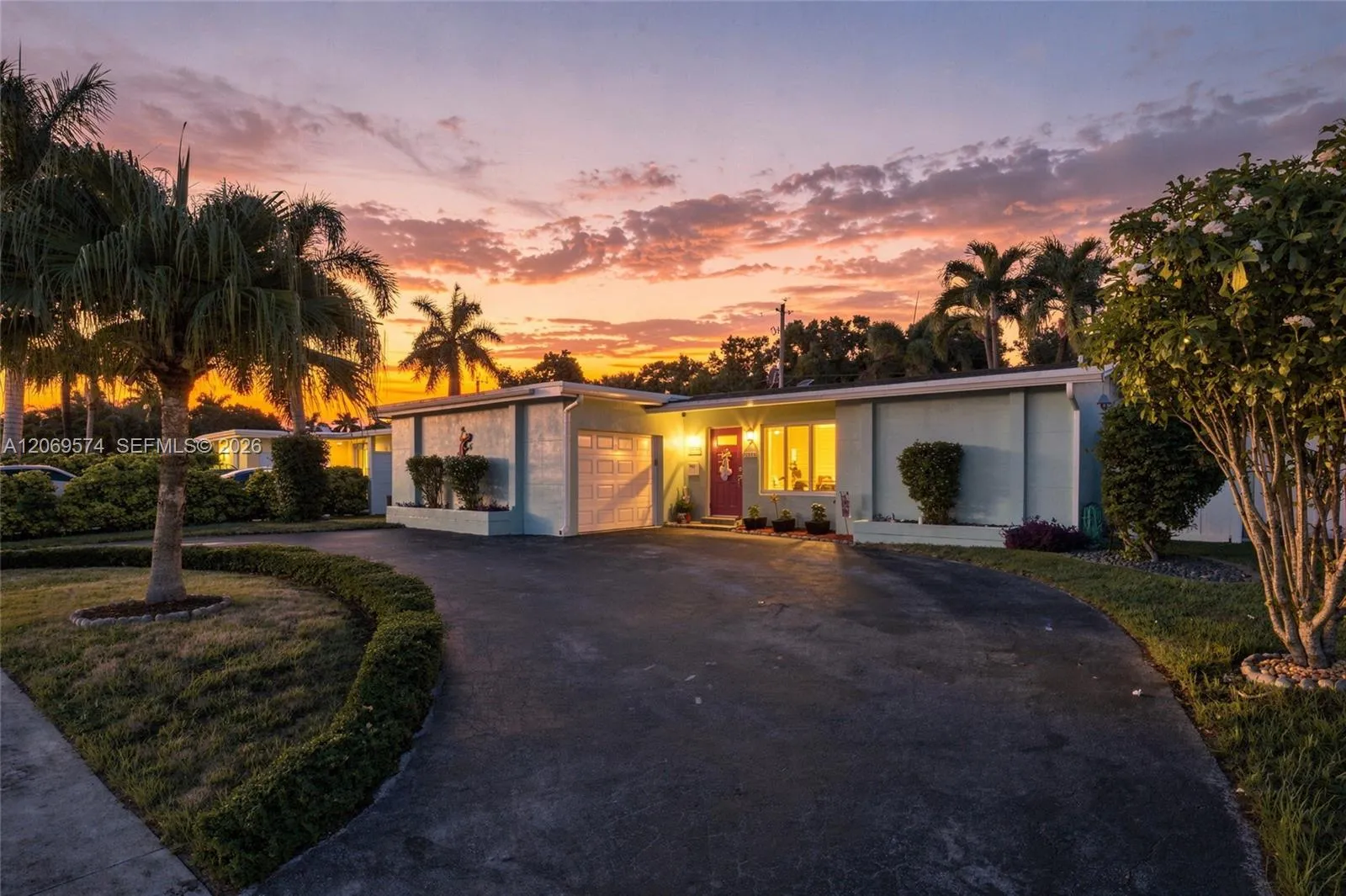Foto de propiedad en 2250 NW 81st Avenue, Sunrise, FL 33322 Sunrise con MLS# 