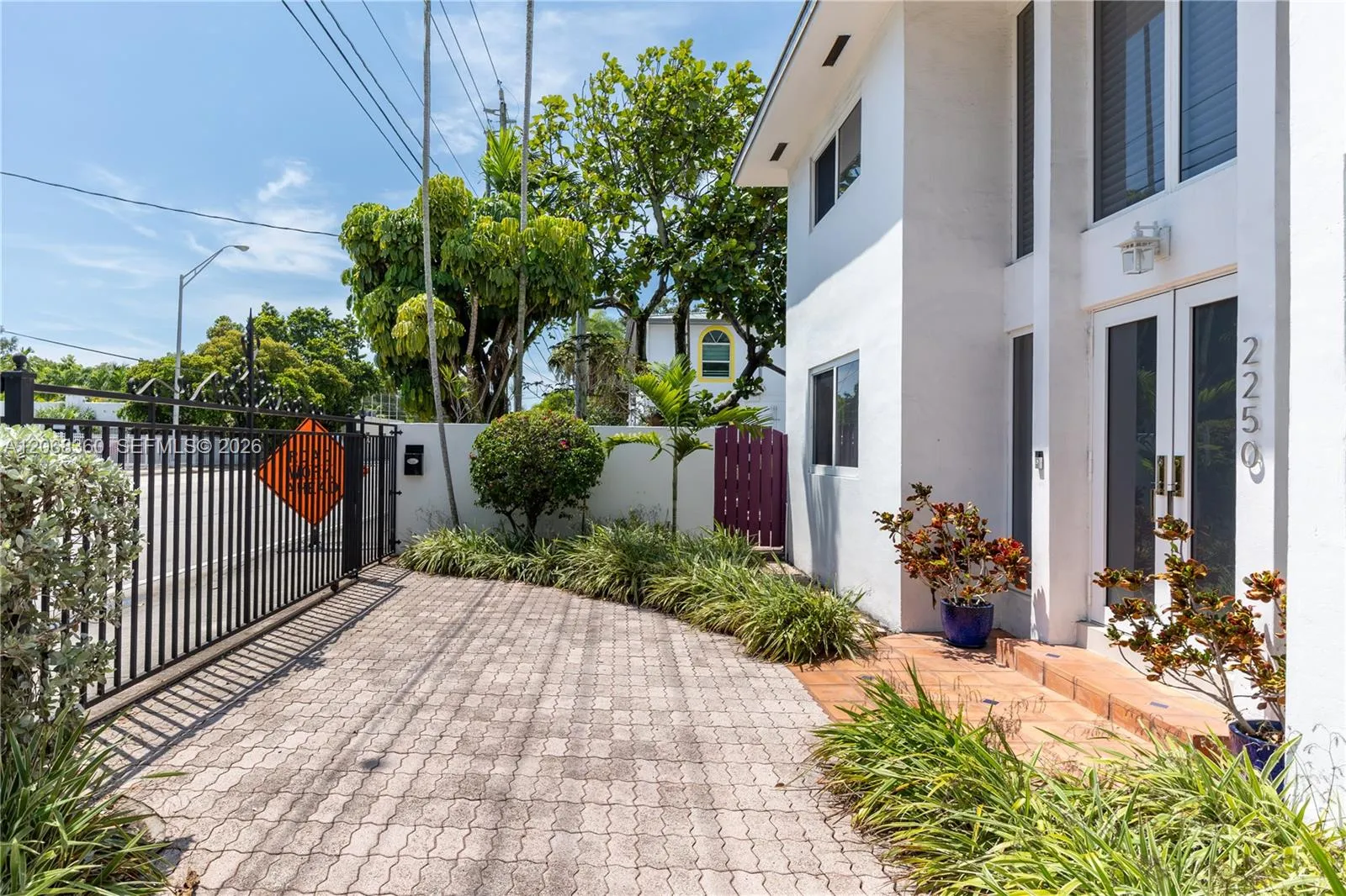 Foto de propiedad en 2250 SW 17th Avenue, Miami, FL 33145 Miami con MLS# 