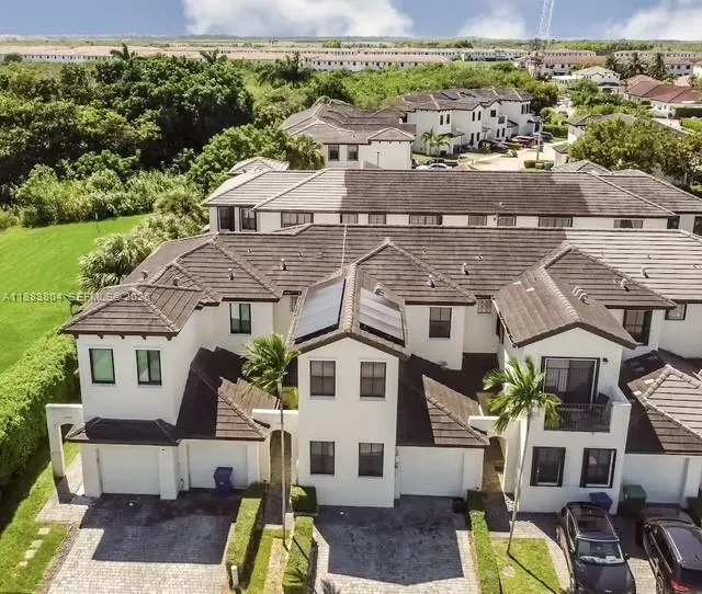 Foto de propiedad en 22509 SW 102nd Avenue, Miami, FL 33190 Miami con MLS# 