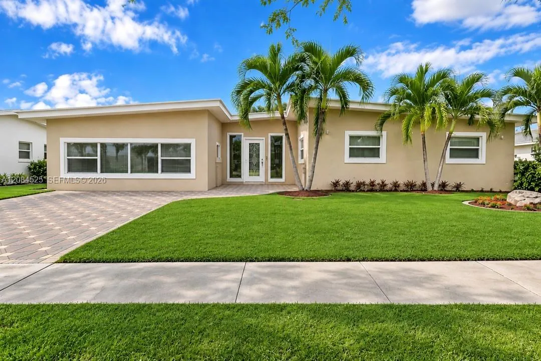 En Renta 2251 NE 191st Street, Miami, FL 33180, Miami, FL 33180