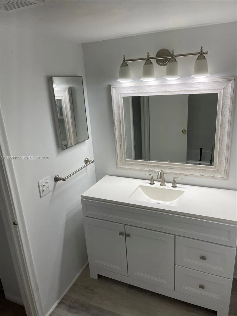 Foto de propiedad en 2251 NW 48th Terrace 215, Lauderhill, FL 33313 Lauderhill con MLS# 