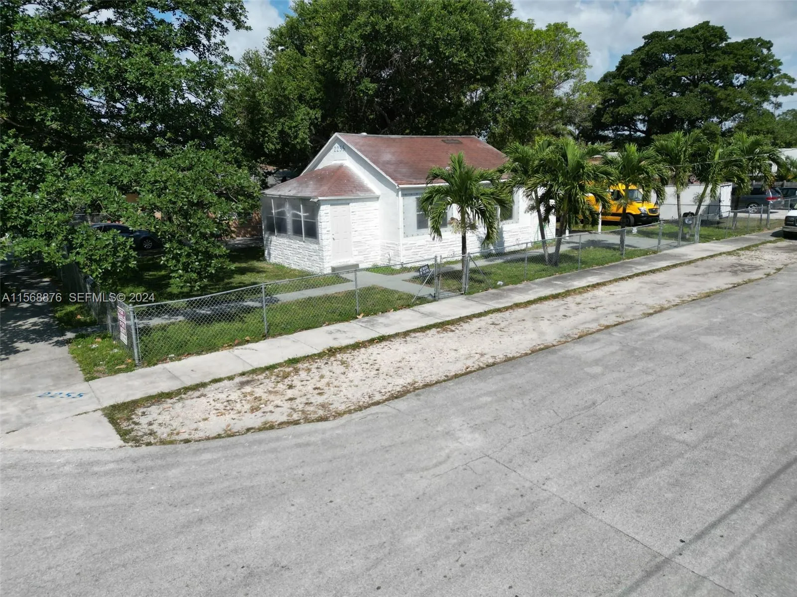 Foto de propiedad en 2255 NW 63rd Street, Miami, FL 33147 Miami con MLS# 