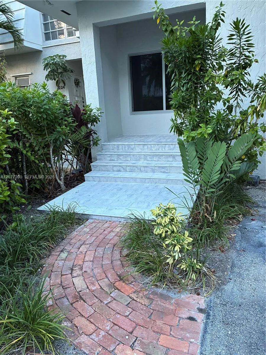 Foto de propiedad en 226 Sea View Drive 105, Key Biscayne, FL 33149 Key Biscayne con MLS# 