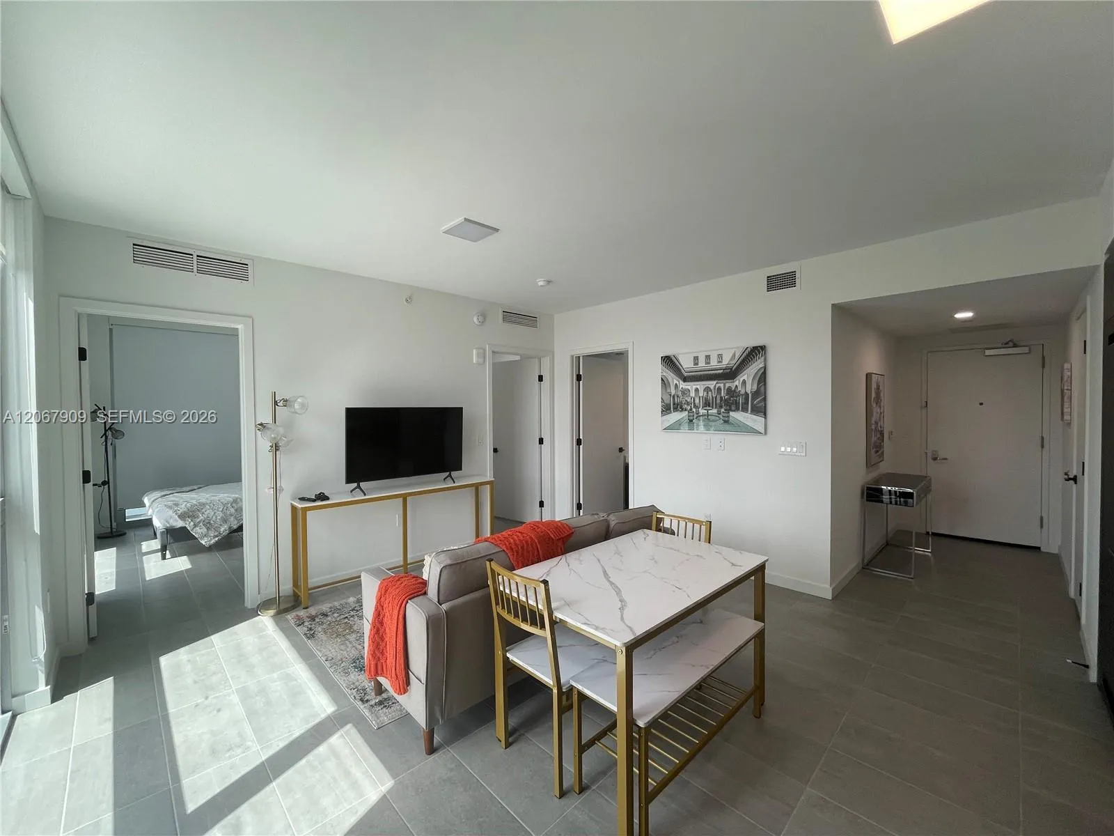 Foto de propiedad en 227 NE 2nd Street 1606, Miami, FL 33132 Miami con MLS# 